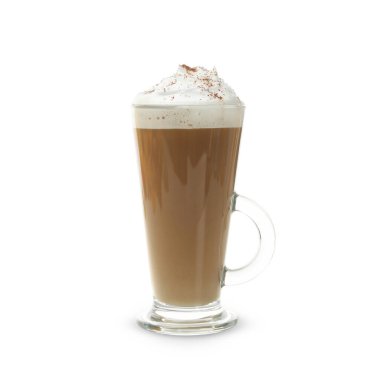 Beyaz arkaplanda izole edilmiş bir bardak latte.