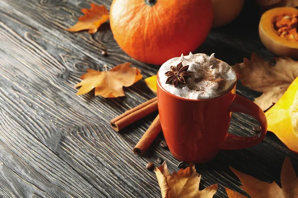 Composición Con Taza Latte Calabaza Canela Calabaza Sobre Fondo Madera — Foto de Stock