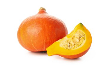 Beyaz arkaplanda izole edilmiş taze balkabağı