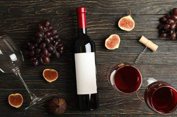 Composição Com Uva Vinho Sobre Fundo Madeira — Fotografia de Stock