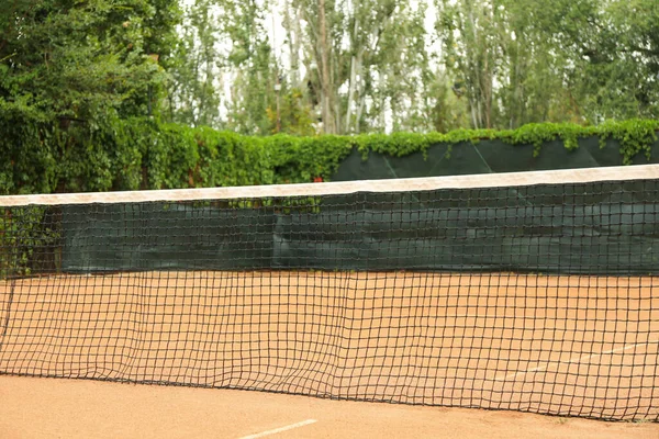 Ağı Olan Kil Tenis Kortu Metin Için Boşluk — Stok fotoğraf