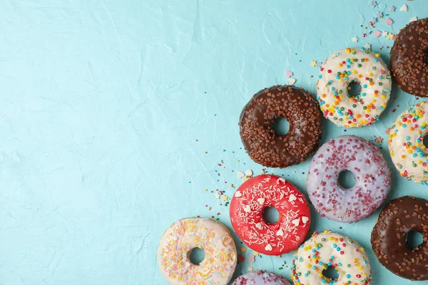 Leckere Donuts Auf Blauem Hintergrund Draufsicht — Stockfoto