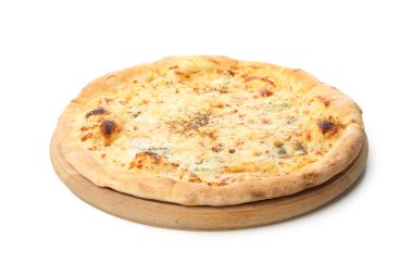 Beyaz arka planda izole edilmiş lezzetli peynirli pizza.