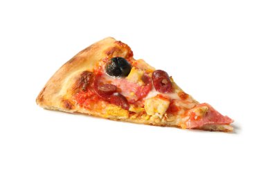 Beyaz arka planda izole edilmiş lezzetli bir dilim pizza.
