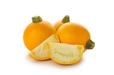 Beyaz zemin üzerinde izole edilmiş taze yuvarlak kabak.