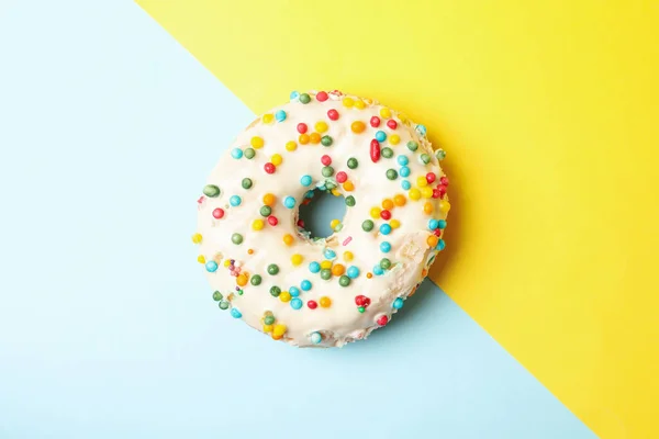 One Tasty Donut Two Tone Background — Stock Photo, Image