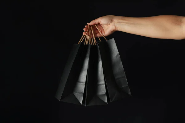 Female Hand Hold Paper Bags Black Background — Stock Photo, Image