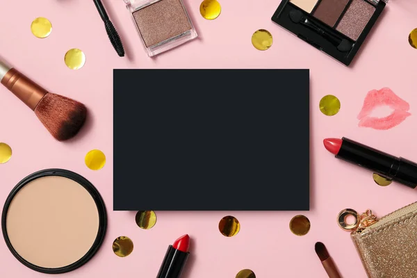 Verschiedene Kosmetika Und Platz Für Text Auf Rosa Hintergrund — Stockfoto