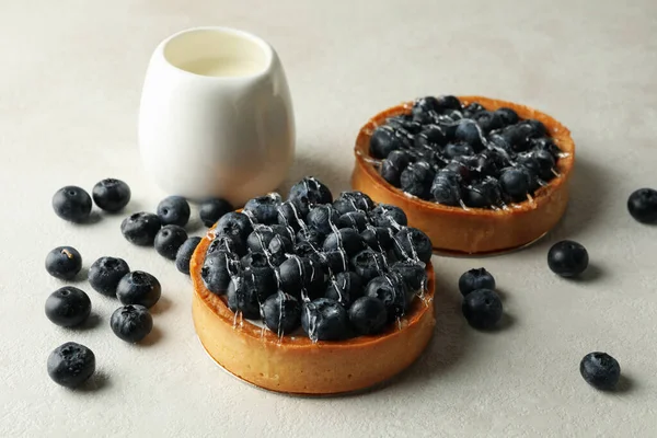 Tartes Lait Aux Bleuets Sur Fond Gris — Photo