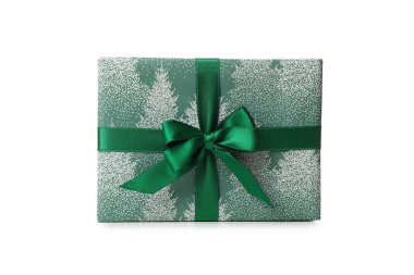 Beyaz arka planda izole edilmiş güzel bir Noel kutusu