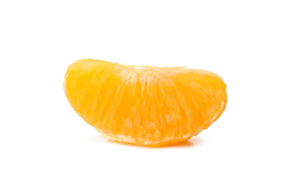 Kousek Zralé Mandarinky Izolované Bílém Pozadí — Stock fotografie