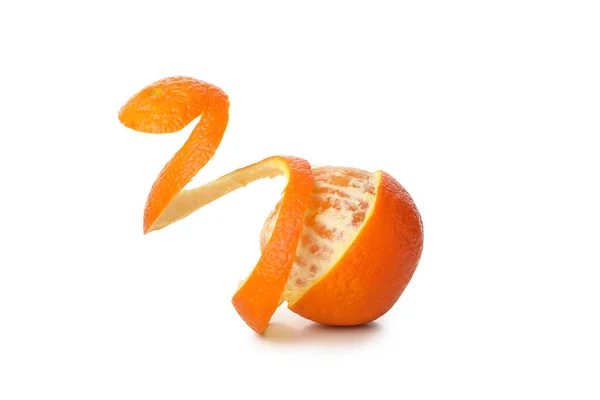 Mandarina Con Cáscara Espiral Aislada Sobre Fondo Blanco —  Fotos de Stock