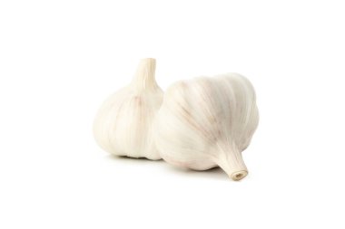 Beyaz arka planda saf taze sarımsak.