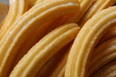 Tüm arka planda tatlı churros, yakın plan.