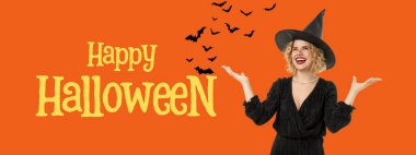 Cadı şapkası takan kıvırcık saçlı kadın Cadılar Bayramı 'nı kutluyor