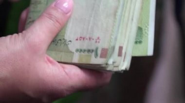 Bu video İran kağıt para için yapıyorum. Ellerini tutun para kadar yakın