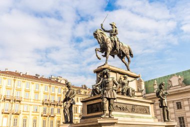 Torino, İtalya - 07 Aralık 2017. Kral Charles Albert Carlo Alberto Torino kare, Sardunya, Binicilik anıt.