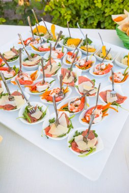 Çeşitli aperatifler ve parmak yiyecekleri.