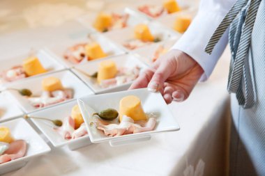 Çeşitli aperatifler ve parmak yiyecekleri.