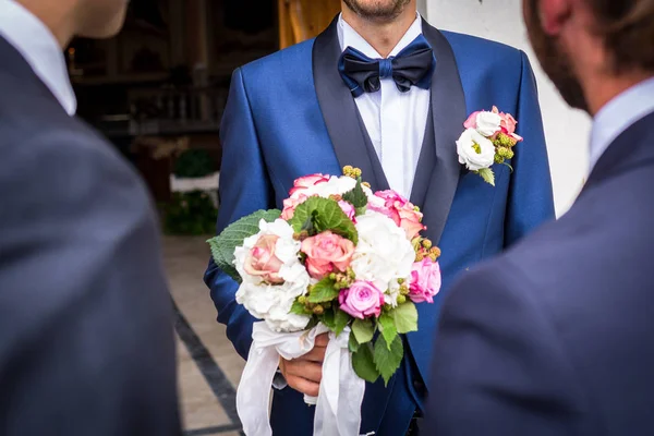 Brilho Com Belo Buquê Rosas Brancas Para Sua Noiva — Fotografia de Stock