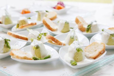 Çeşitli aperatifler ve parmak yiyecekleri.