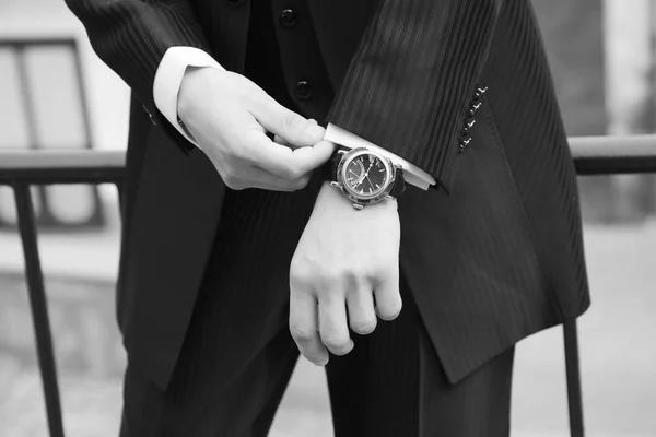 Man Hands Wristwatch — Stock Photo, Image