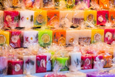 Strazburg Noel piyasada renkli süslemeleri