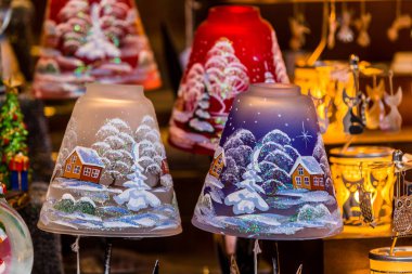 Strazburg Noel piyasada renkli süslemeleri