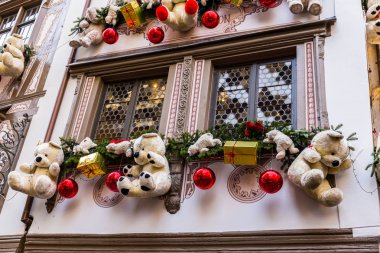 Strazburg Noel piyasada renkli süslemeleri