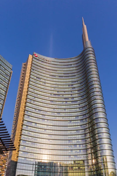 Rascacielos modernos en la plaza Gae Aulenti, Porta Nuova, en Milán —  Fotos de Stock