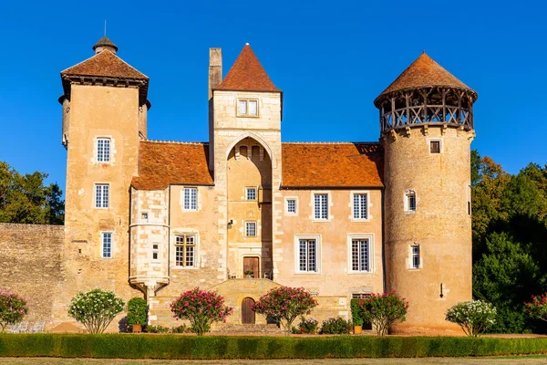 Hermoso castillo Sercy en la región de Borgoña, Francia . — Foto de Stock