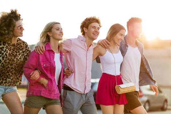 Group Friends Having Fun Outdoors — Stock Photo, Image