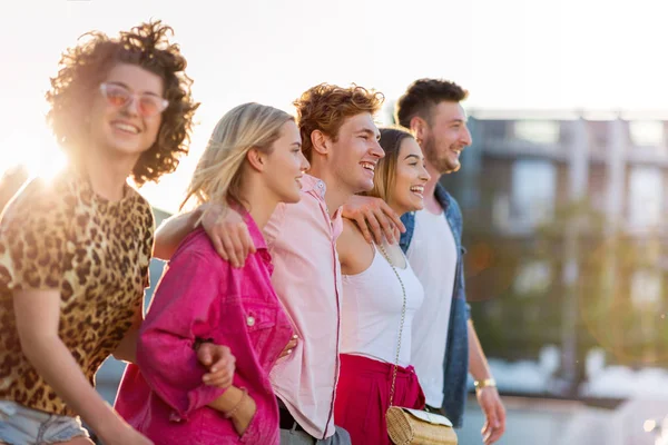 Group Friends Having Fun Outdoors — Stock Photo, Image