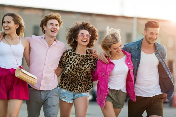 Gruppe Von Freunden Die Spaß Freien Haben — Stockfoto