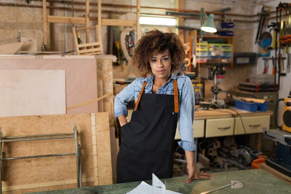 Afro American Woman Craftswoman Working Her Workshop — Stock Photo, Image