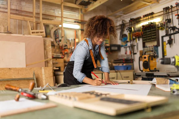 Craftswoman Αφρο Αμερικανική Γυναίκα Που Εργάζεται Εργαστήριο Της — Φωτογραφία Αρχείου