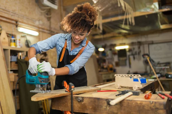 Afro American Woman Craftswoman Working Her Workshop — Stock Photo, Image