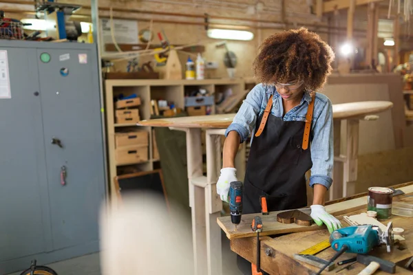 Афро Американська Жінка Craftswoman Працюють Майстер Клас — стокове фото