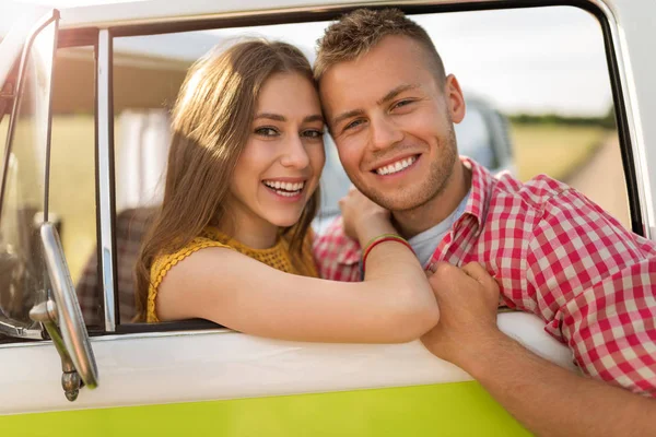 Genç dışarı bir yolculuğa çift