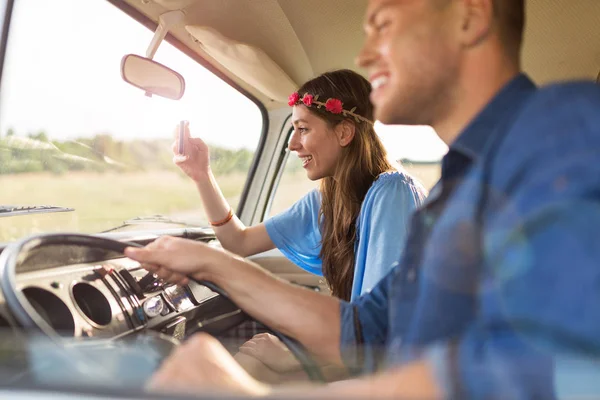 Genç dışarı bir yolculuğa çift