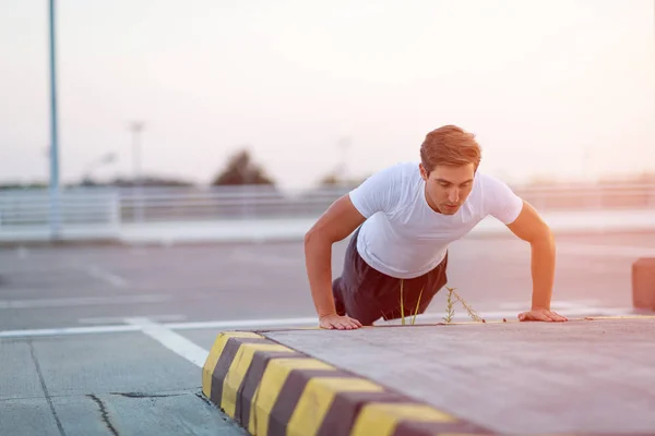 Young Man Exercising Outdoors — Stock Photo, Image