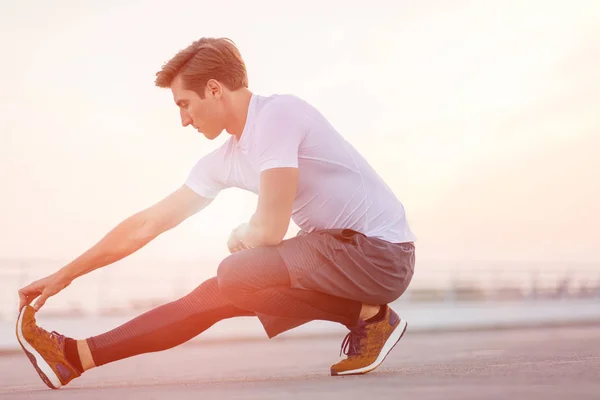 Jonge Man Die Buiten Traint — Stockfoto