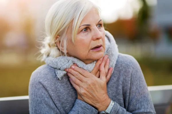 Scared Old Woman Outdoors — Stock Photo, Image