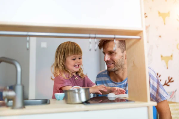 Padre Giocare Con Figlia Casa — Foto Stock