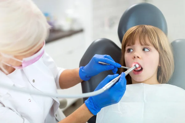 Niño Dentista —  Fotos de Stock