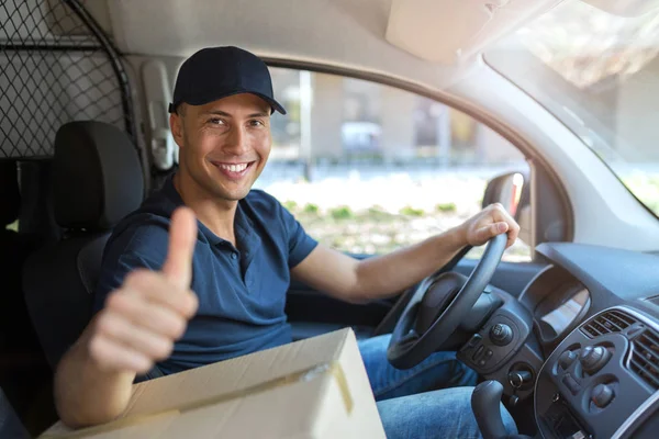 Entrega Homem Sentado Uma Van Entrega — Fotografia de Stock