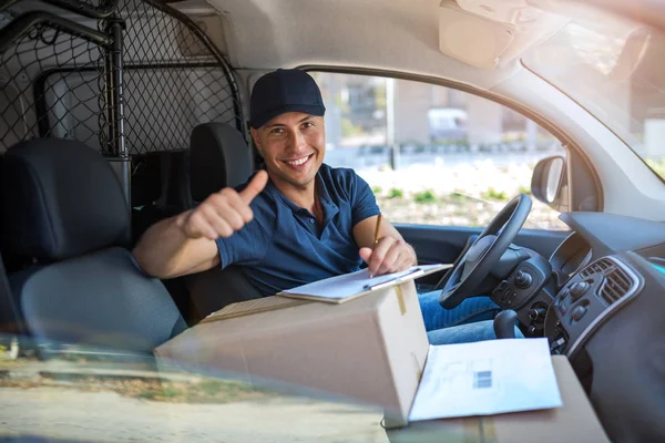 Entrega Homem Sentado Uma Van Entrega — Fotografia de Stock