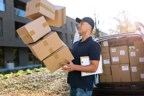 Leverans Man Släppa Lådor — Stockfoto