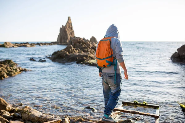 Man Verkennen Van Spaanse Kust Cabo Gata Nijar Natuurpark Spanje — Stockfoto