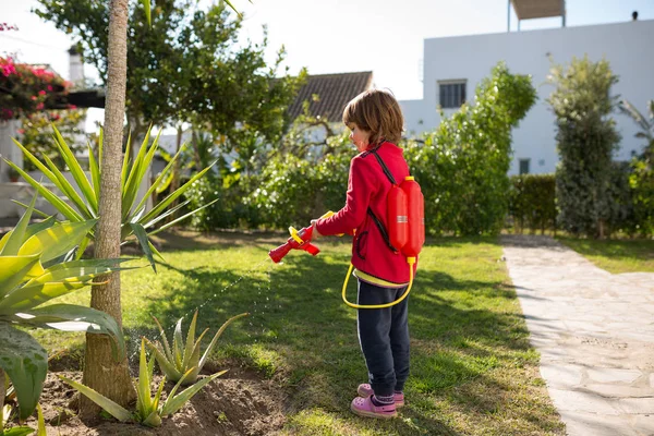 Niña Fingiendo Ser Bombero — Foto de Stock